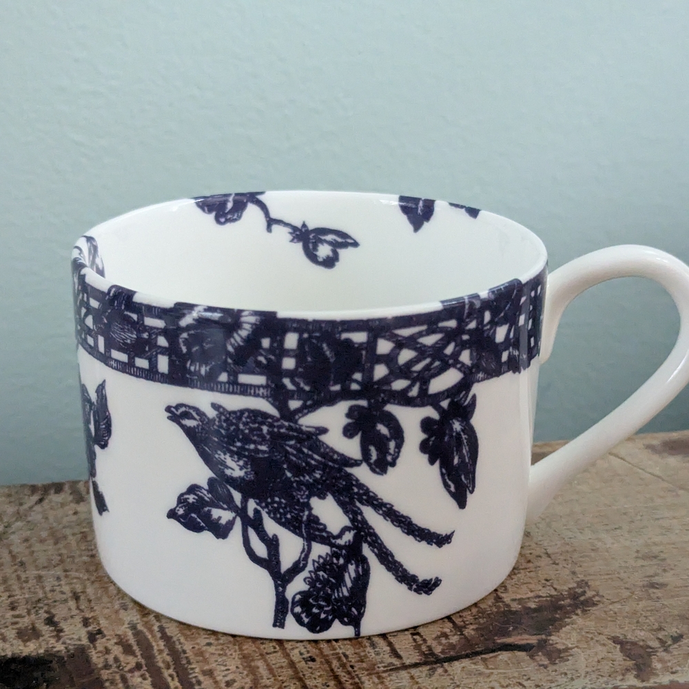 williamsburg cascata chinoiserie tea cup, Blue And White